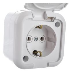 Розетка 1-ая о/п с/з с крышкой  BYLECTRICA