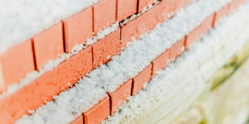 Бесплатное хранение кирпича