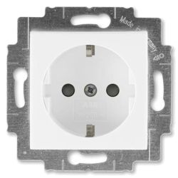 Розетка 1-ая с/п с/з с шторками ABB LEVIT Белый